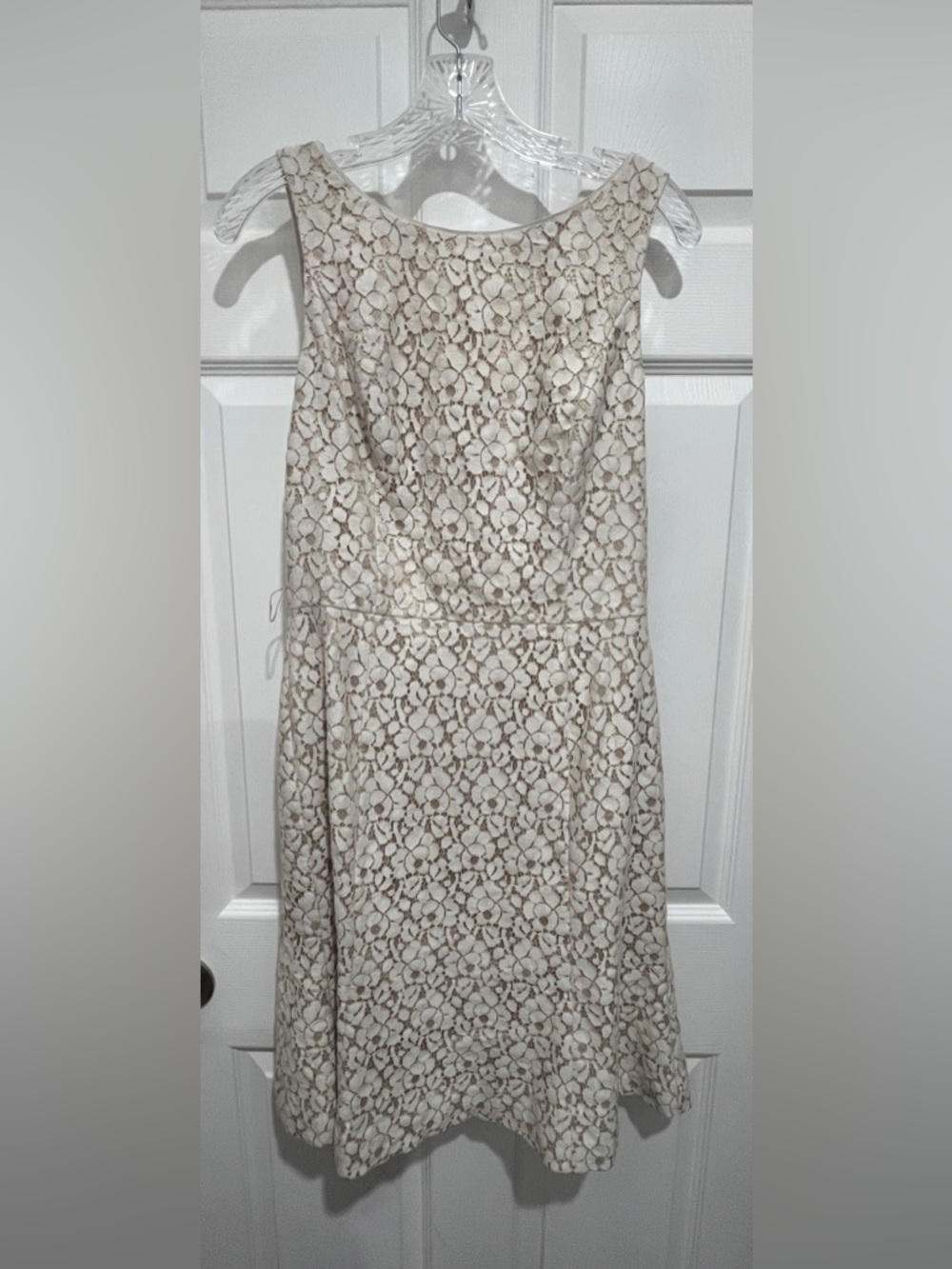 White House Black Market Beige
Floral Lace A-Line Knee Dress Scoop
Neck 8
